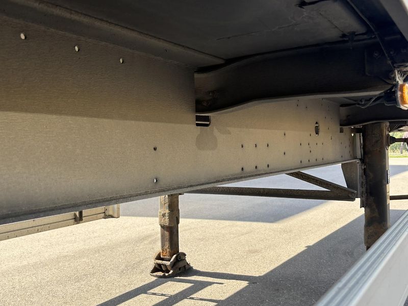 Schmitz Cargobull AG SKO 24/L skříň - fotka 7 z 12