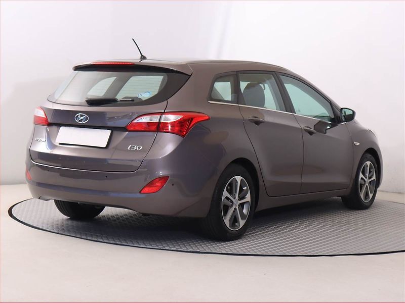 Hyundai i30 (2015) 1.6 MPI, Serv.kniha, Tempomat - fotka 5 z 16