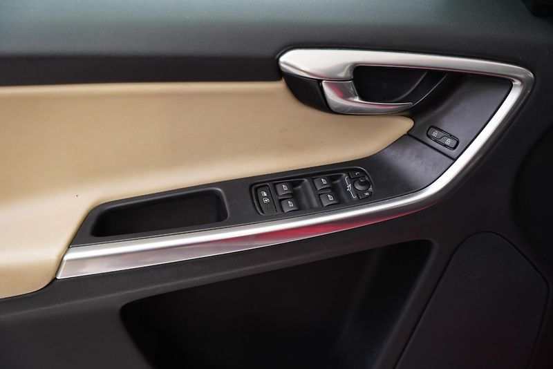 Volvo XC60 - fotka 12 z 26