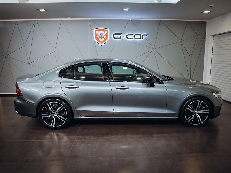 Volvo S60 B5 mHEV 2.0 aut. R-Design - fotka 4 z 29