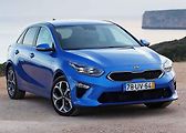 Kia Ceed. Bílá barva bez příplatku. Další červená 6000 Kč. Metalíza 15 000 Kč.