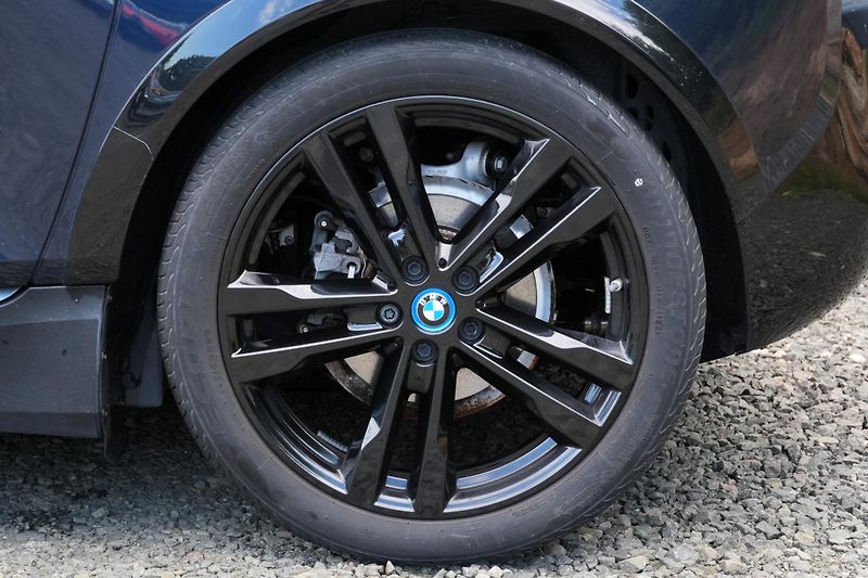 BMW i3 i3s 120Ah, H/K, Navi profi - fotka 4 z 31