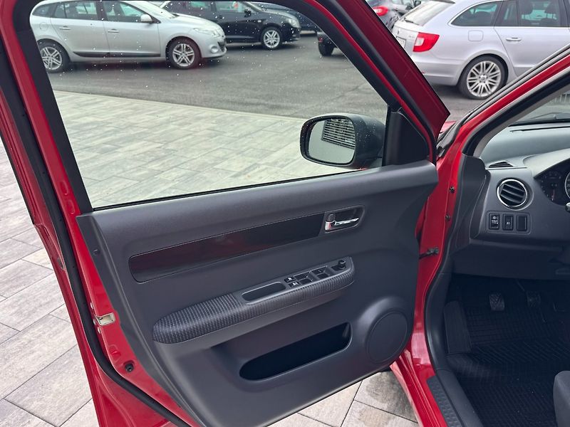 Suzuki Swift (2009) 1,3 i 66 Kw 4x4 - fotka 9 z 28