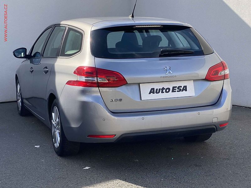 Peugeot 308 (2018) 1.6 HDi, AT, navi, AC - fotka 6 z 17
