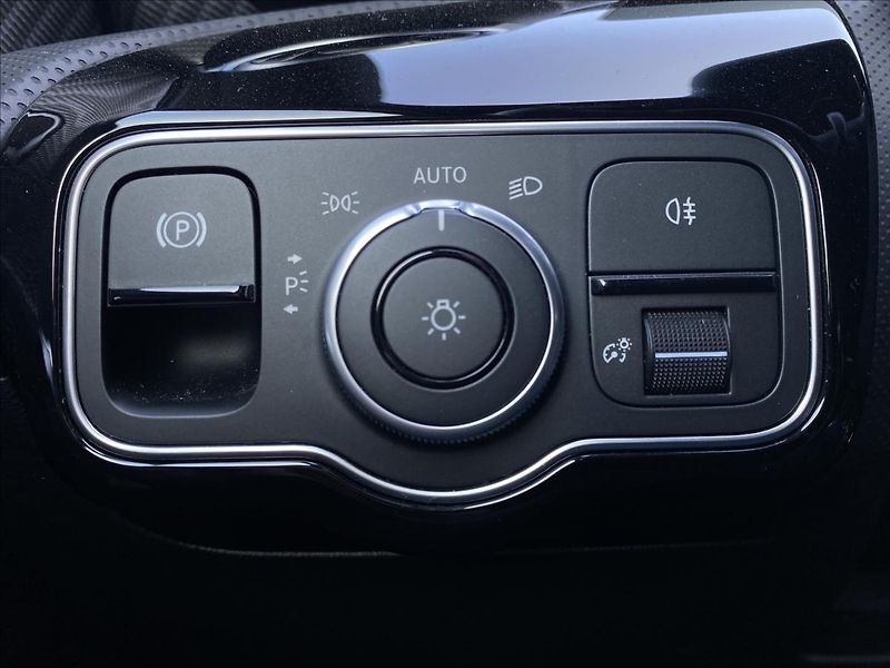 Mercedes-Benz Třídy A A 200 Progressive - fotka 17 z 26