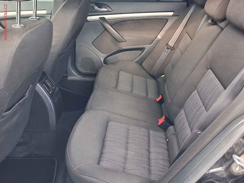 Škoda Octavia (2012) 2.0 TDi, ČR, AC, park.čidla - fotka 10 z 20