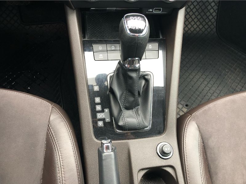 Škoda Octavia Combi 2,0 TDI DSG L&K 135 kW - fotka 23 z 30