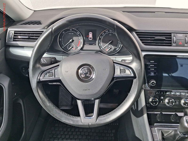 Škoda Superb (2018) 2.0TDi, Style, STK9/28 - fotka 11 z 19