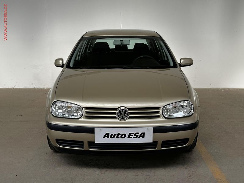 Volkswagen Golf (2002) 1.6i, Klima - fotka 2 z 11