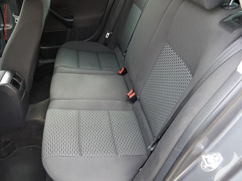 Volkswagen Golf (2013) 1.6 TDi VI, Navi, AC - fotka 10 z 16