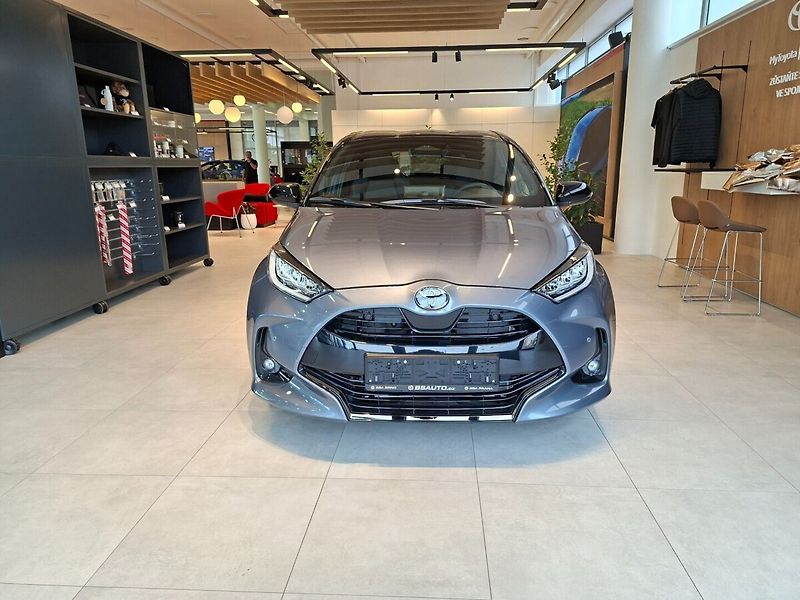 Toyota Yaris 1.5 130K HEV Executive - fotka 2 z 12