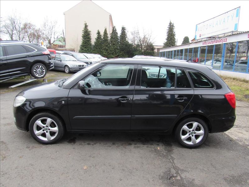 Škoda Fabia 1,4 16V 63kW Style Combi - fotka 7 z 26