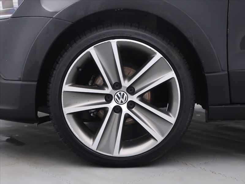 Volkswagen Polo 1,4 i 63kW Cross AutoKlima - fotka 27 z 34