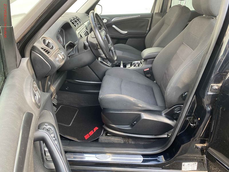 Ford S-MAX (2010) 2.2 TDCi, Titanium - fotka 9 z 20