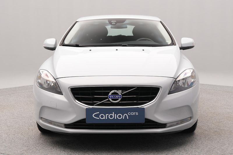 Volvo V40 T2 KINETIC CZ 1.maj REZERVACE - fotka 14 z 40