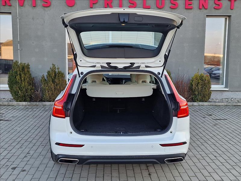 Volvo V60 D4 Cross Country AWD,ČR,1.Maj - fotka 43 z 50