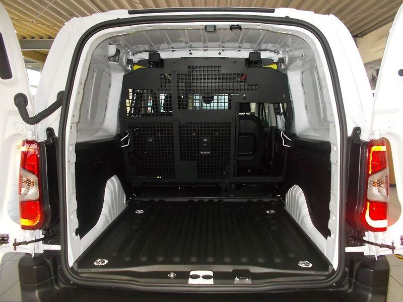 Opel Combo (2026) CrewVan L2 (XL) 1.5 CDTI (96kW - fotka 13 z 31