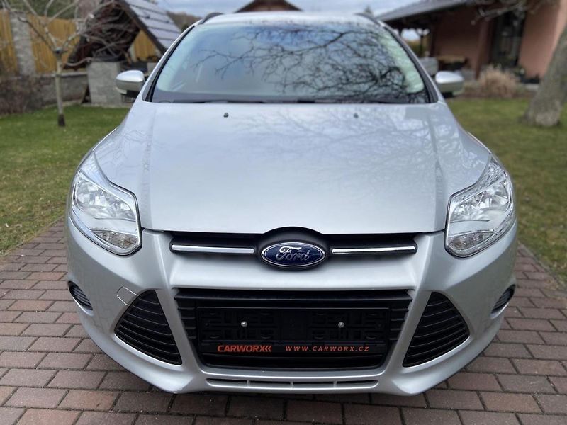 Ford Focus (2011) 1.6Tdci 85kw - fotka 2 z 29