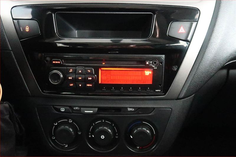 Peugeot 301 (2013) 1.2 VTi, ČR,1.maj - fotka 12 z 15