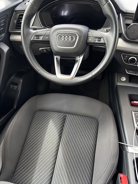 Audi Q5 (2023) 2.0 55TFSI e 220kW 4x4 - fotka 23 z 25