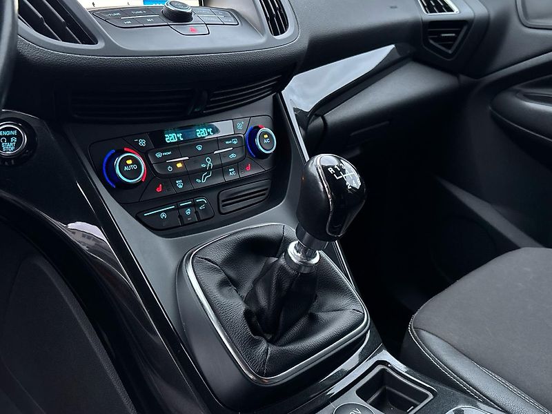 Ford Kuga Titanium - fotka 20 z 26