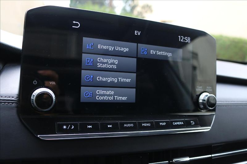 Mitsubishi Outlander 2,4 PHEV, 7míst, Tažné - fotka 27 z 56