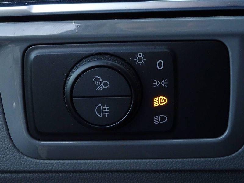 Volkswagen Caravelle (2025) LIFE 2.0 TDI DR - fotka 17 z 32