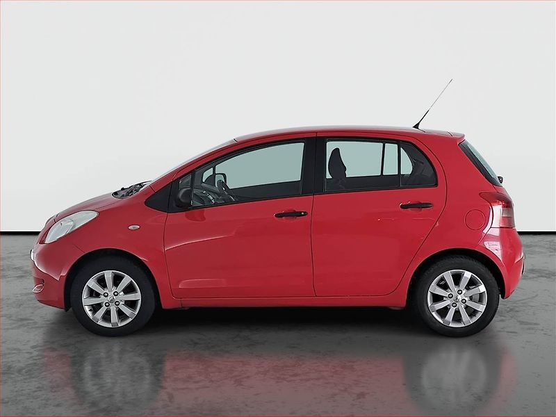 Toyota Yaris (2008) 1.3 - fotka 3 z 15