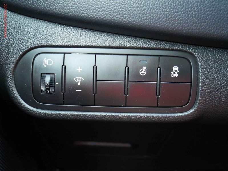 Kia Carens (2017) 1.6GDi, 1.maj,ČR, Navi, park - fotka 21 z 22