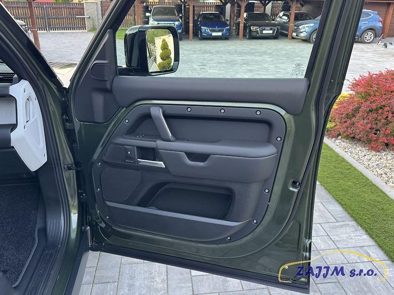 Land Rover Defender 110 HSE X-Dynamic D350 + fólie - fotka 44 z 52