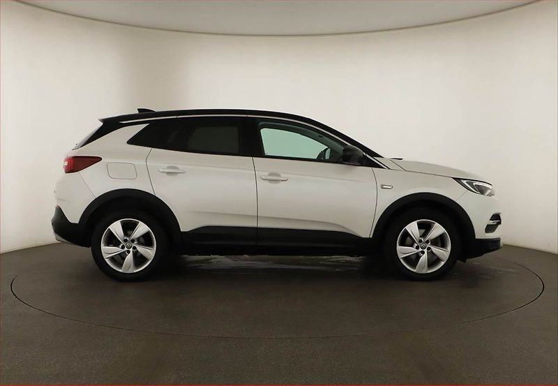 Opel Grandland X (2018) 1.2 Turbo, Automat, Serv.kniha - fotka 6 z 19