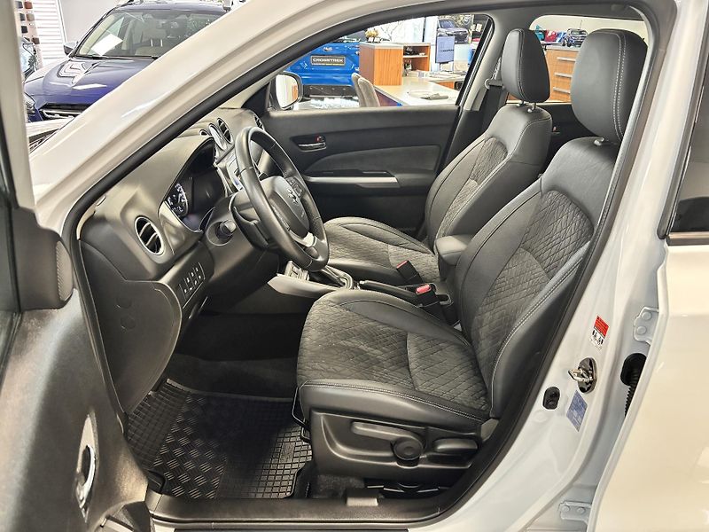 Suzuki Vitara 1.4 Elegance Panorama 4x4 6AT - fotka 13 z 48