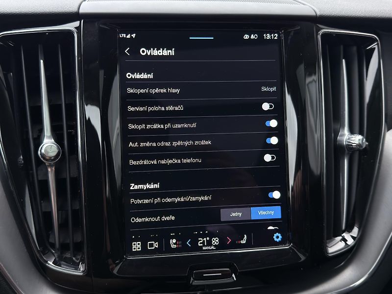 Volvo XC60 T6 AWD RECHARGE // 1.maj. //ČR - fotka 31 z 38