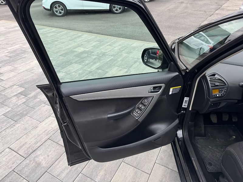 Citroën C4 Picasso (2011) 1,6 HDI 82 KW - fotka 9 z 31
