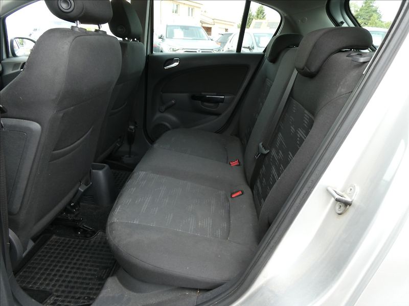 Opel Corsa 1,4 16V 74kW, drobné vady laku - fotka 20 z 42