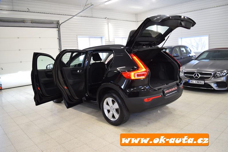 Volvo XC40 T2 MOMENTUM AUTOMAT-DPH - fotka 18 z 50