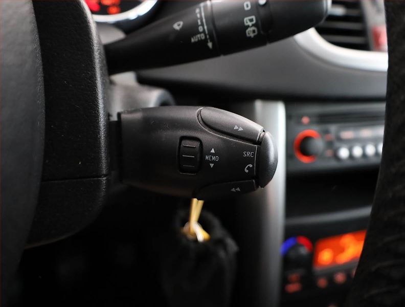 Peugeot 207 (2008) 1.6 HDi, po STK, jezdí výborně - fotka 11 z 12