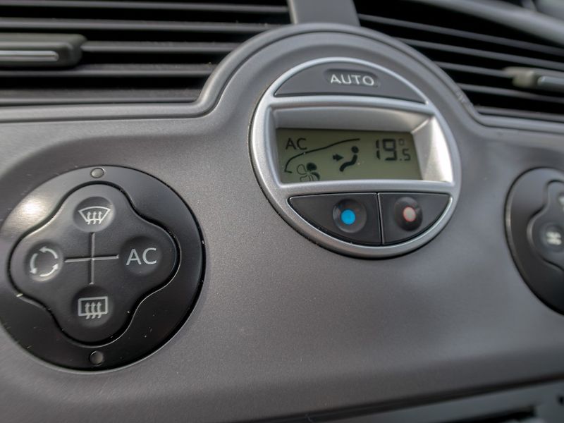 Renault Scénic (2006) 1.6i 82KW – PO ROZVODECH - fotka 20 z 38