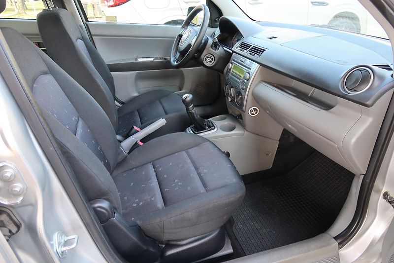 Mazda 2 (2004) 1,25i Comfort, 55 kW, ČR - fotka 19 z 30