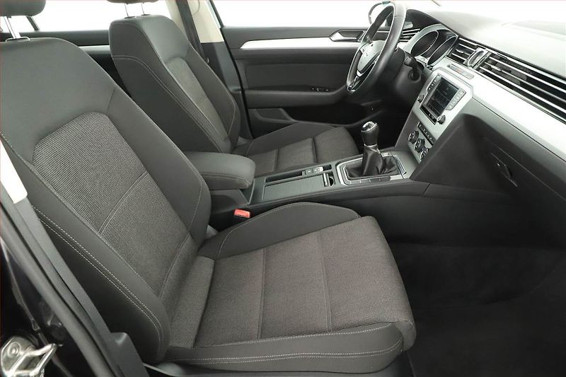 Volkswagen Passat (2016) 2.0 TDI, Navi, Tempomat - fotka 7 z 22