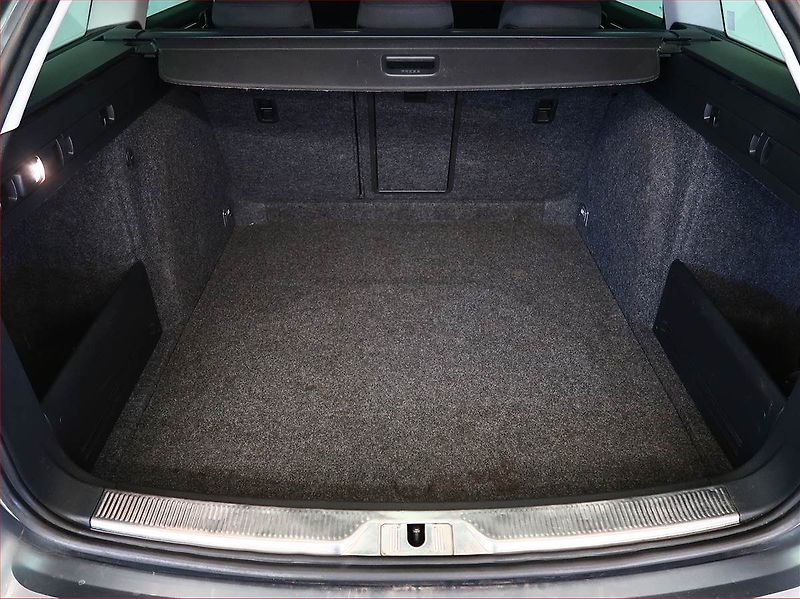 Škoda Superb (2012) 1.6 TDI, Navi, Tempomat - fotka 14 z 15