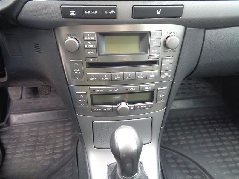 Toyota Avensis 2,0 - fotka 10 z 18