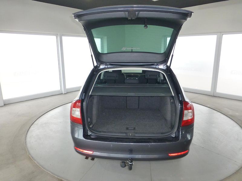 Škoda Octavia (2012) 2,0TDI*VYHŘ.S*NAVIG**XENON*4X4 - fotka 25 z 27