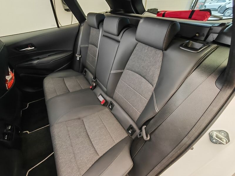 Toyota Corolla 1.8 Hybrid e-CVT Touring Sport - fotka 17 z 40