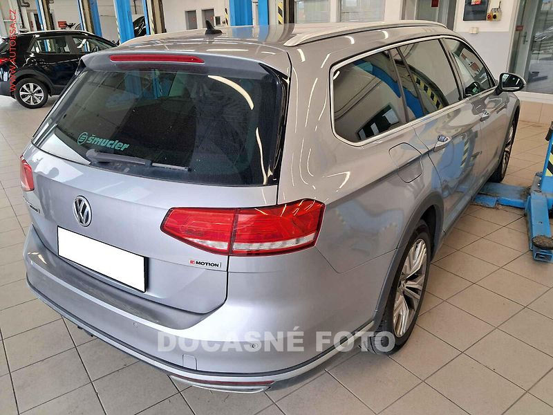 Volkswagen Passat (2017) 2.0TDi 4x4, ČR, DSG, LED - fotka 2 z 3