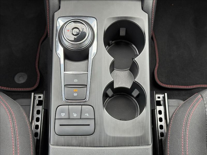 Ford Kuga 2,5 HEV ST-Line AWD AUT - fotka 28 z 30