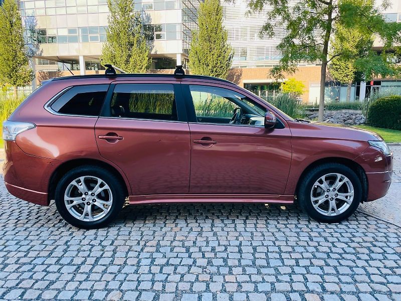 Mitsubishi Outlander 2.2D 4x4 7MÍST KAMERA SERVISKA - fotka 10 z 50