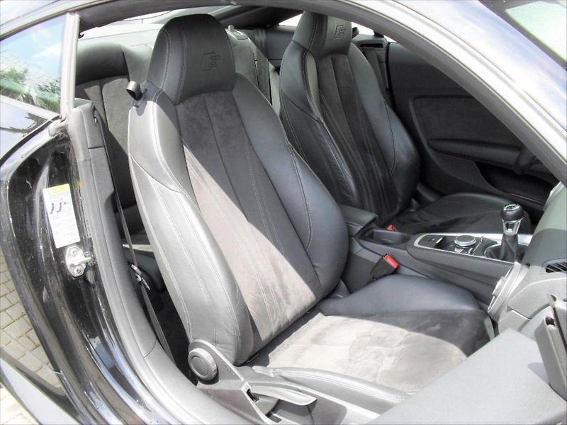 Audi TT 2,0 TDI Ultra 135Kw S-Line LED - fotka 17 z 29