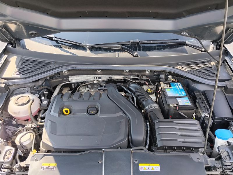 Volkswagen T-Roc 1,5   1,5TSI 110Kw - fotka 29 z 31