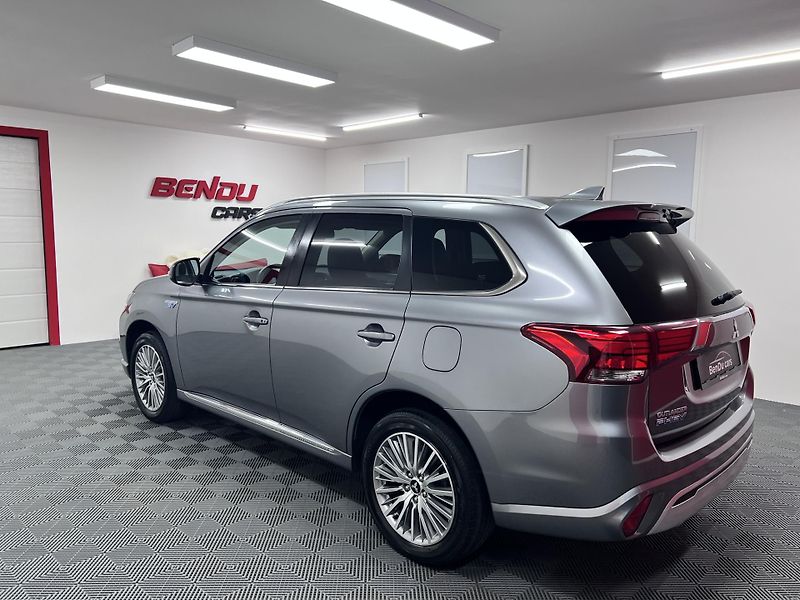 Mitsubishi Outlander 2.4 PHEV 165 kW, 4x4, 2020 - fotka 9 z 38